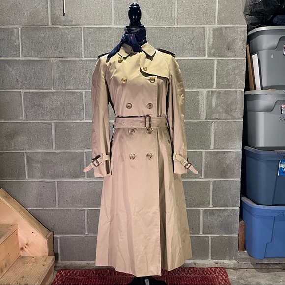 Burberry trench coat. - Picture 2 of 16